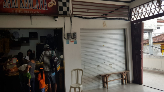 TUTUP : Kios I Nyoman Arsika yang sudah tutup dari Rabu (23/2). Ananda Mustika/Bali Express