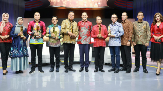 LINGKUNGAN : Gubernur Bali Wayan Koster meraih penghargaan Inovasi Membangun Negeri 2023 kategori Pelopor Wisata Ramah Lingkungan.Humas Pemprov Bali For Bali Express