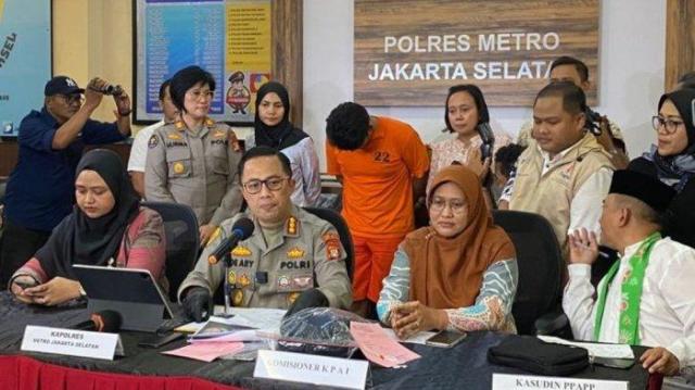 TERSANGKA BARU: SLR dihadirkan dalam rilis kasus penganiayaan David.