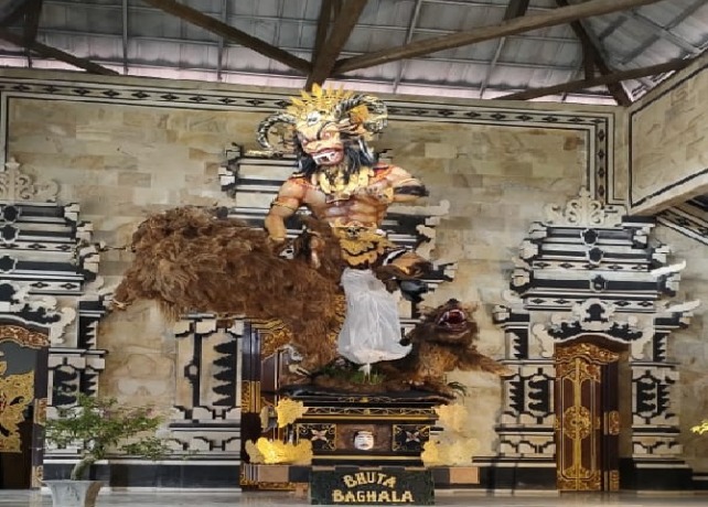 PENILAIAN: Tim melakukan penilaian terhadap ogoh-ogoh yang diperlombakan. (ISTIMEWA)
