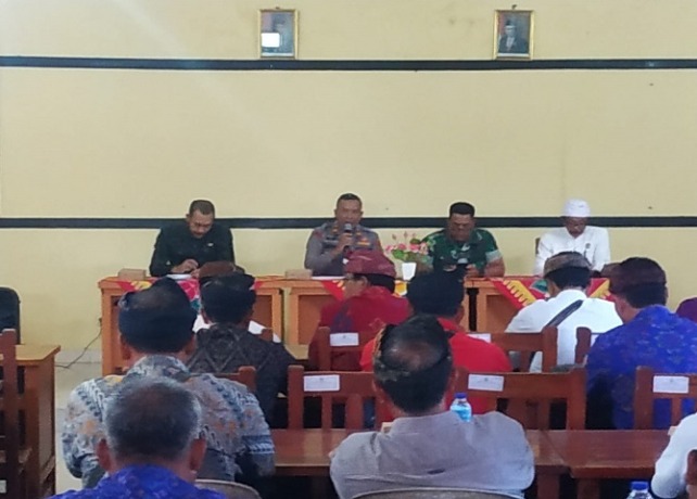 RAKOR : Rapat koordinasi Forkompincam Gianyar jelang Hari Raya Nyepi, Selasa (14/3). (ISTIMEWA)