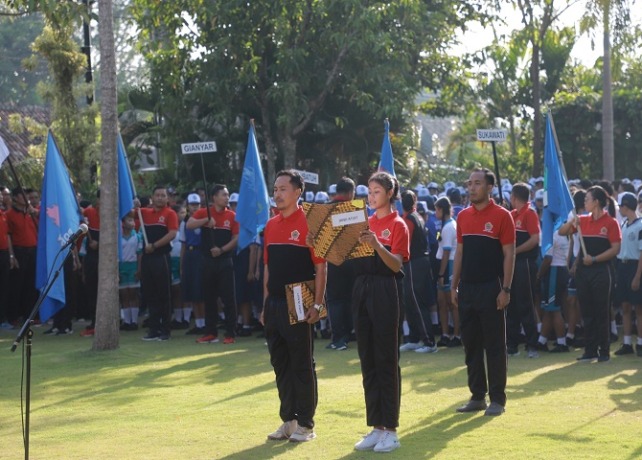 DIBUKA : Pembukaan Porsenijar Kabupaten Gianyar 2023, Senin (27/3). (ISTIMEWA)