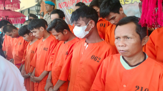 UNGKAP : Beberapa tersangka 3C dibeberkan di Mapolresta Denpasar, namun bule Prancis tak dihadirkan. Agung Bayu/Bali Express