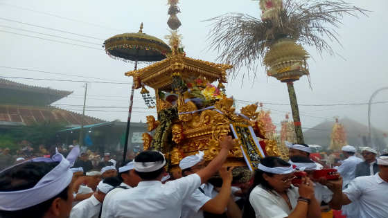 PEPADA AGUNG : Pelaksanaan Pepada Agung di Pura Ulun Danu Batur, Kecamatan Kintamani, Bangli, Rabu (5/4). I Made Mertawan/Bali Express