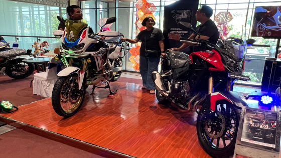 PAMERAN : Astra Motor hadir melalui Pameran Honda Big Bike Bali memeriahkan pembukaan mal baru. Ist