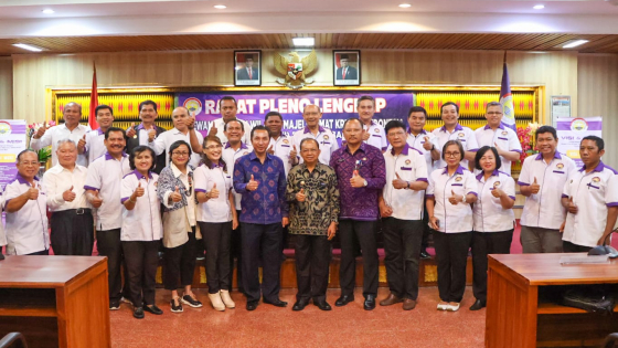 DUKUNGAN : Pengurus DPW MUKI Bali saat menyampaikan dukungan untuk Gubernur Koster. Humas Pemprov Bali For Bali Express