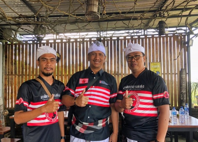 Ketua Pimpinan Cabang (Pincab) PKN Gianyar, I Nyoman Ariawan(kanan) bersama Gede Pasek Suardika. (ISTIMEWA)