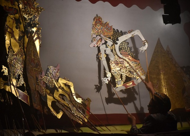 UNIMA FESTIVAL : Beragam pertunjukan wayang disajikan di Kawasan Lumintang dan Gedung DNA dalam memeriahkan UNIMA Festival 2023, Jumat (28/4). (AGUNG BAYU/BALI EXPRESS)