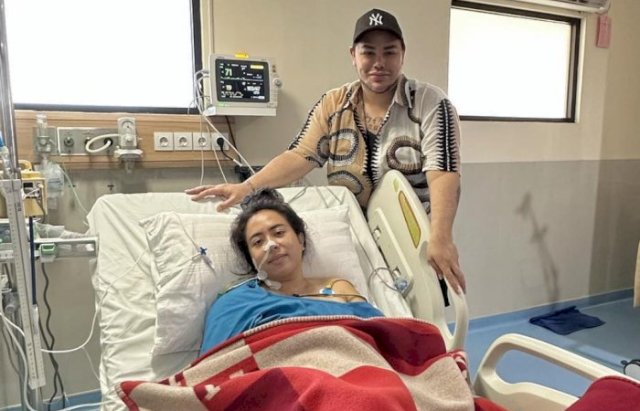 Maharani Kemala bersama Ivan Gunawan.