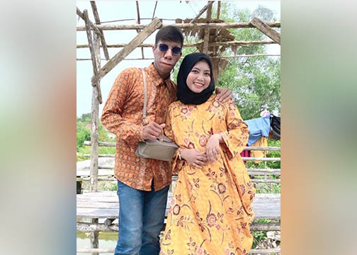 LEBARAN BERSAMA: Surya Manurung dan Shasa merayakan Lebaran bersama.