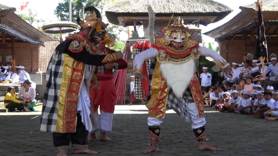 WAYANG PARWA: Pementasan Wayang Parwa di Desa Adat Pengotan Bangli. Ist