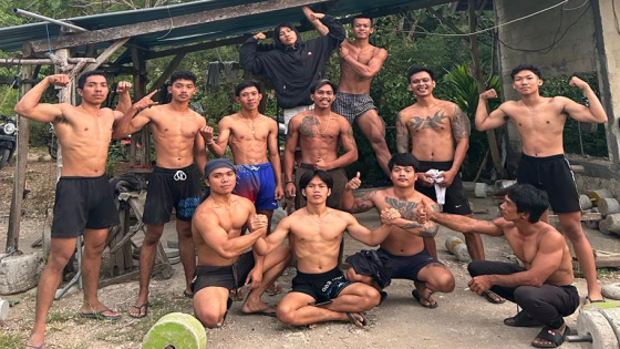 KAMPUNG GYM : Anak Muda Desa Bunga Mekar, Dusun Sebuluh, Nusa Penida latih otot di Aldi GYM Kamis, (18/5). Ist