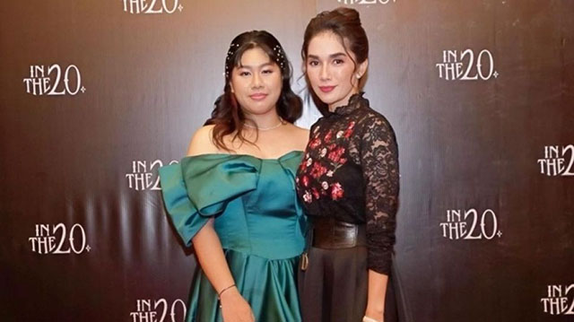 Momen Ussy hadir dalam acara Prom Night sang anak Nur Amalia Putri