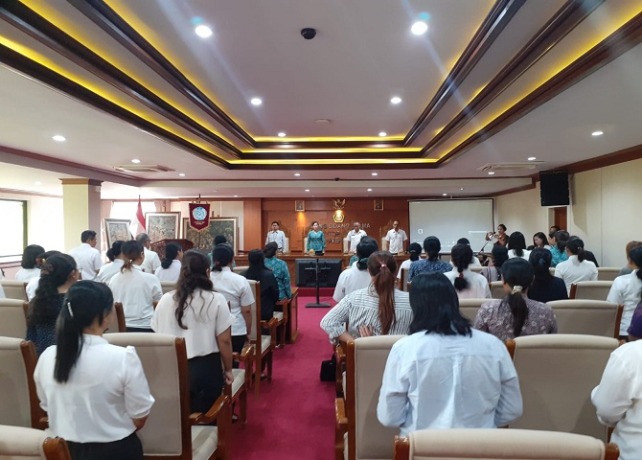 LATIH KECAKAPAN : Pelatihan mengelola program Sistem Informasi Manajemen (SIM) bagi Operator SIM PKK desa/kelurahan dan PKK Kecamatan se-Kabupaten Gianyar di Ruang Sidang Utama Kantor Bupati Gianyar, Rabu (14/6). (ISTIMEWA)