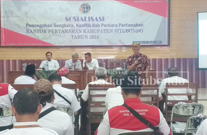 PRESENTASI: Badan Pertanahan Nasional (BPN) Kabupaten Situbondo menggelar kegiatan sosialisasi