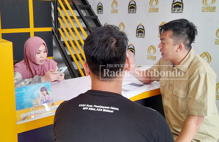 GAGALKAN KONTRAK: Nanang Kosim didampingi pengacaranya, Ifan Oktafinato, SH meminta pengembalian DP ke kantor PT. Zamzam bulan lalu (4/10).