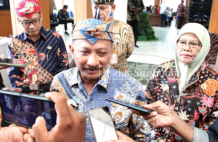 TEGAS: Bupati Situbondo, Drs. Karna Suswandi.