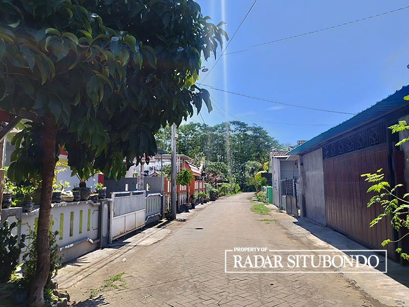 PADAT PENDUDUK: Tanah yang dijual oleh Prabowo dan Priyo Doni banyak yang dijadikan tempat tinggal warga di Kelurahan Sobo, Banyuwangi, Senin (5/1).