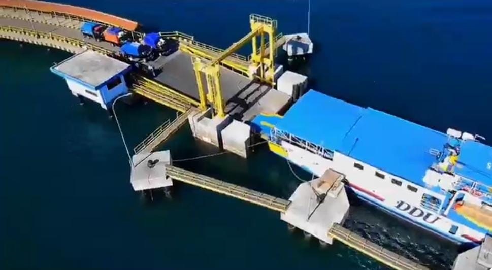 Potret aktivitas di pelabuhan Jangkar, Situbondo.