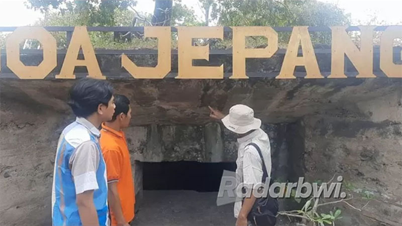 Bangunan goa Jepang di pintu masuk sisi selatan Taman Nasional Baluran Situbondo.