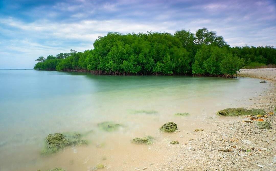 Salah satu pantai yang ada di kawasan Merak, Situbondo.