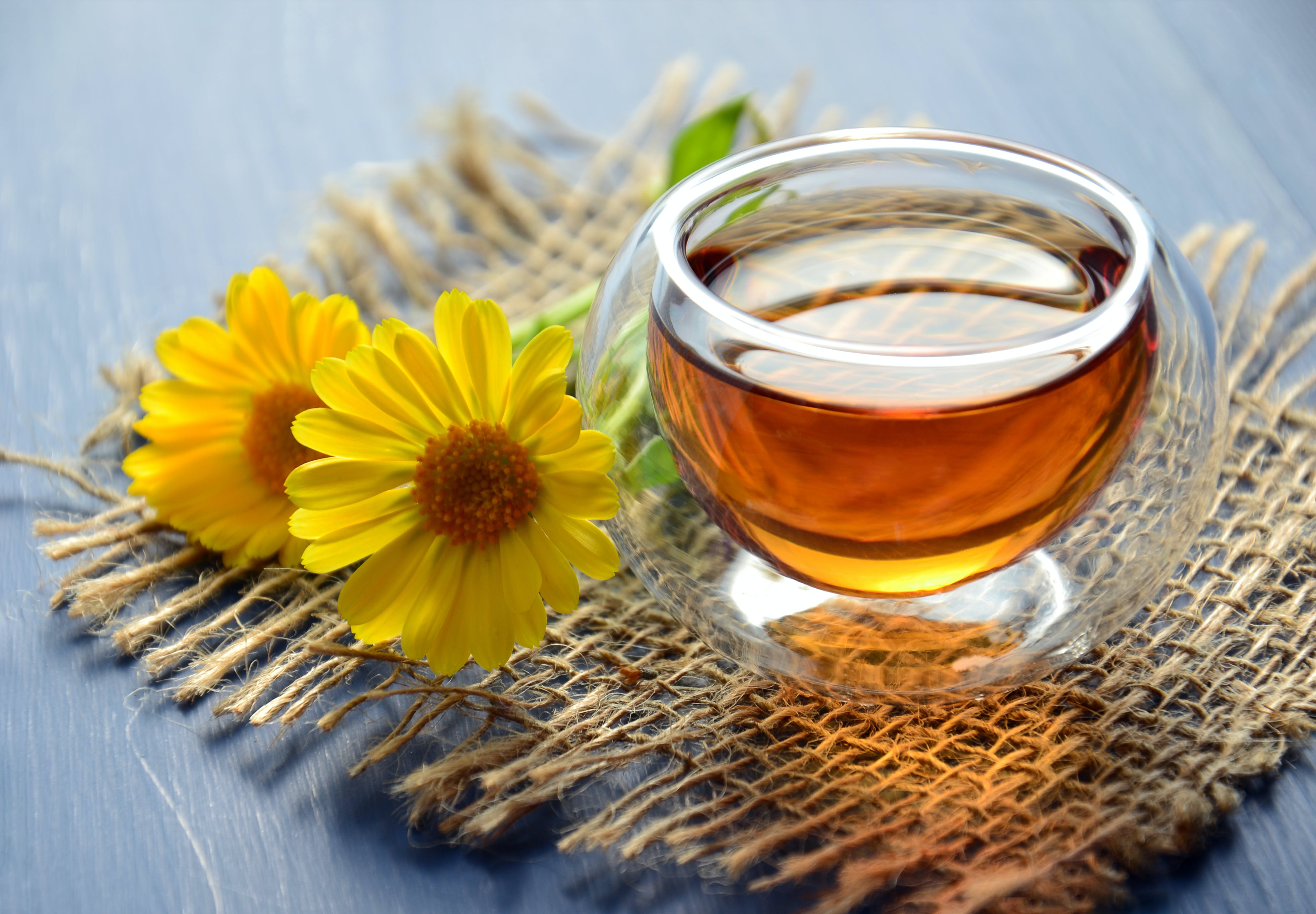 Contoh minuman herbal yang bisa diminum untuk meningkatkan daya tahan tubuh.