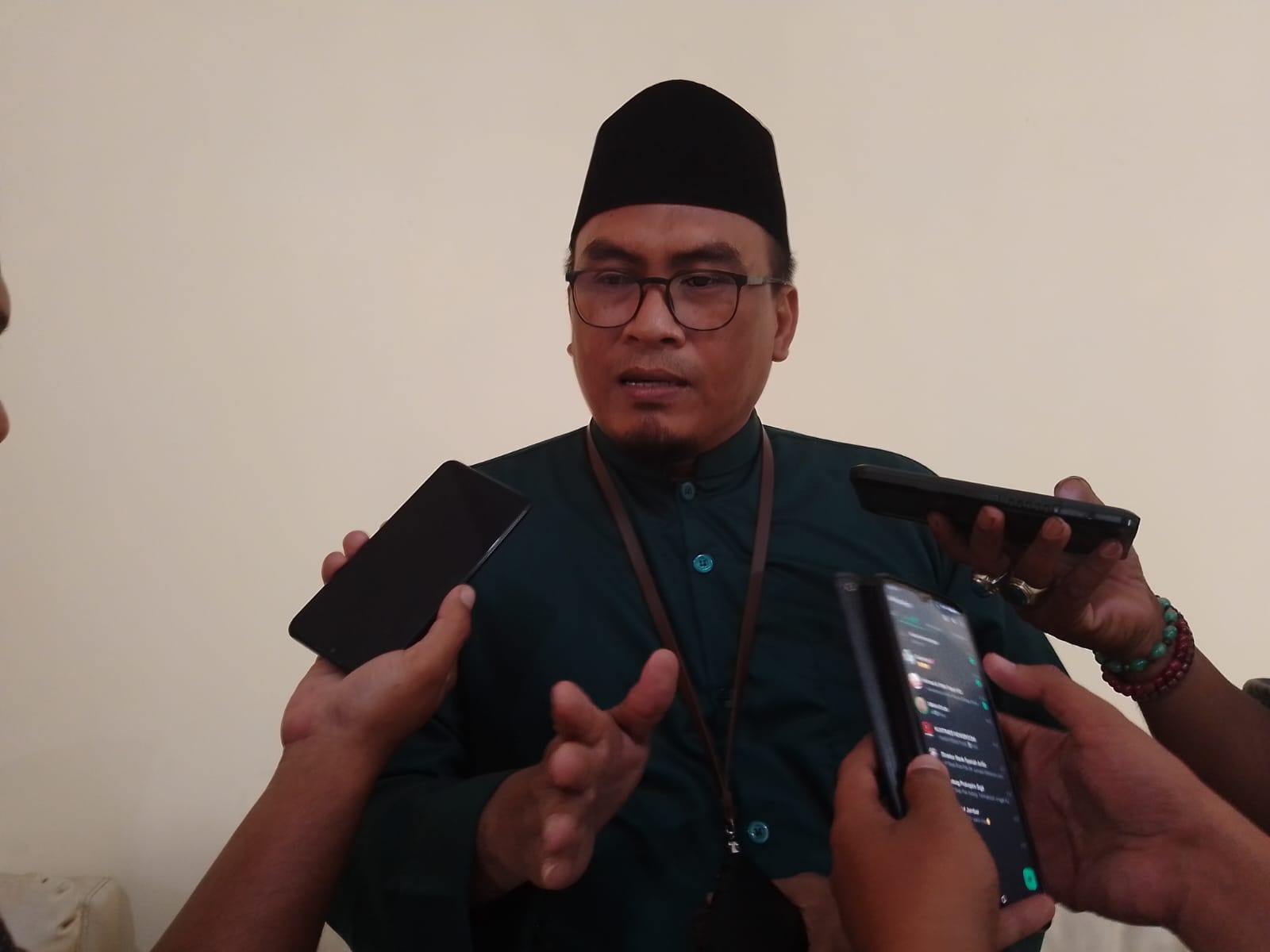 Badrus Saleh Pembinan LBH Mitra Santri, Abdurrahman.