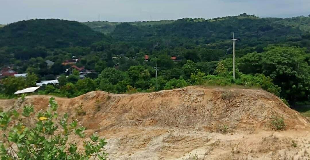 Bukit Kapur Jalbus sangat cocok untuk menghabiskan waktu sore hari. (Khoirul Rizal/RadarSitubondo.id)