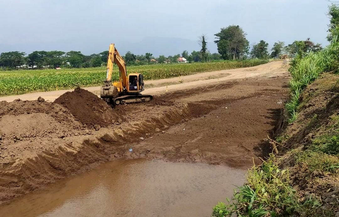 Pengerjaan tol Probowangi di Paiton, Probolinggo. (ig @efryahmansumantri)