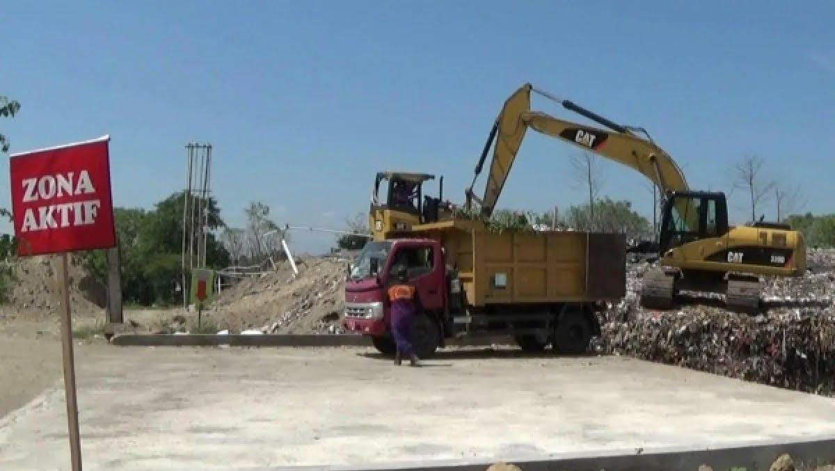 Tumpukan sampah di TPA Sliwung Situbondo. (ANTARA)
