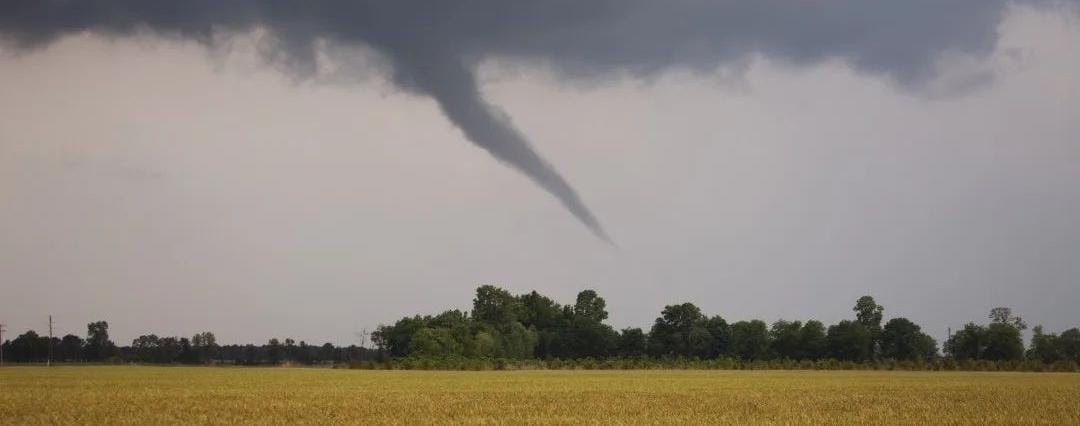 Foto Ilustrasi puting beliung. (ig @bmkgjuanda)