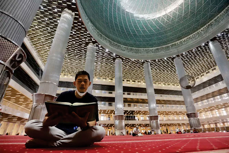 Manfaat puasa Ramadan ternyata ada banyak sekali, selain secara spiritual tapi juga ada manfaat secara fisik dan mental.