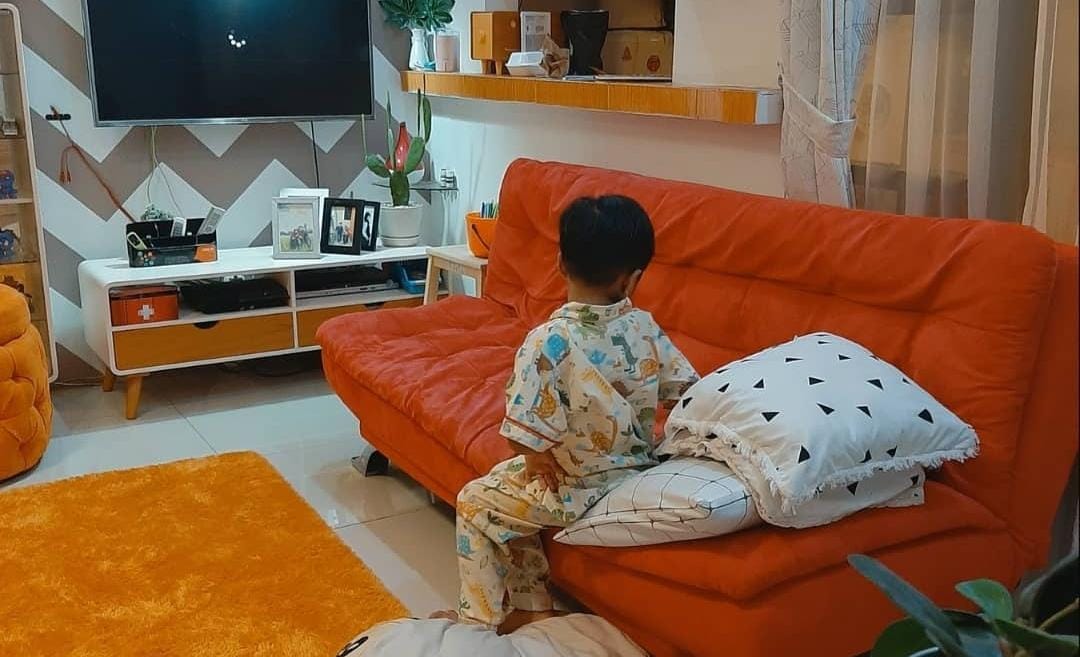 Ilustrasi seorang anak yang dilatih berpuasa. (ig @imaasyida)