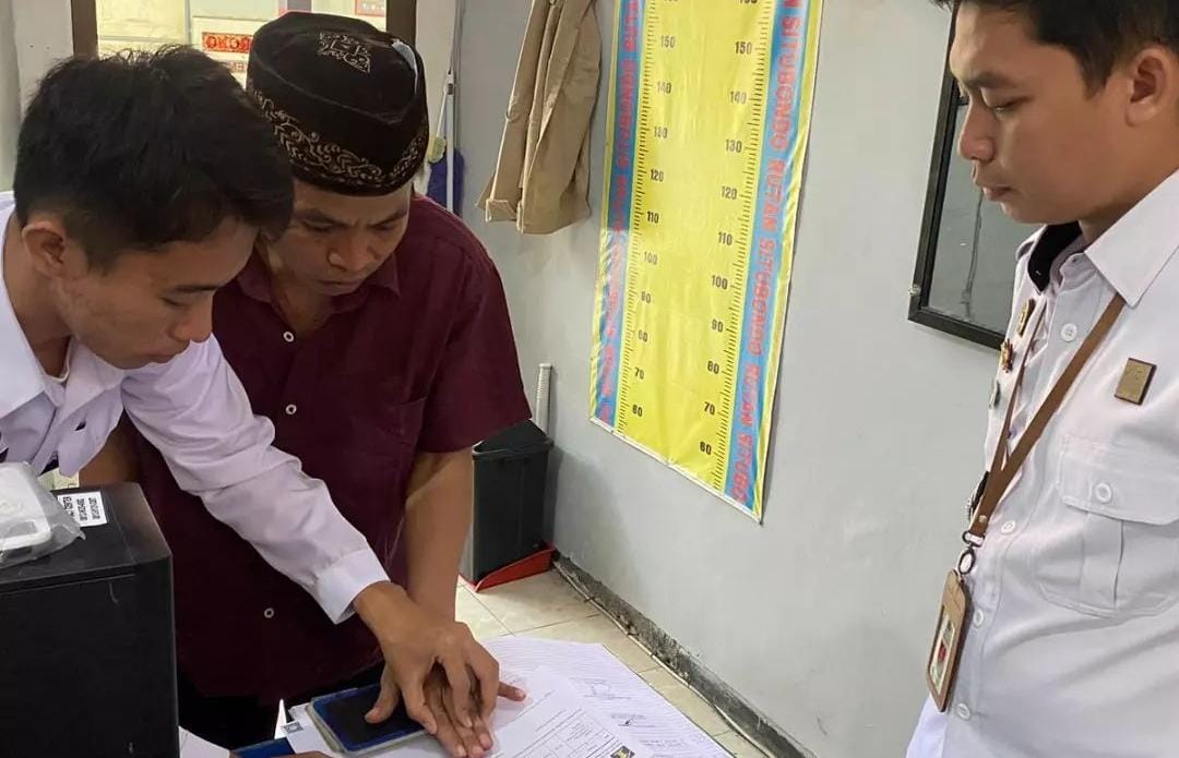 Saat salah seorang warga binaan dibebaskan untuk melakukan JC. (Khoirul Rizal/RadarSitubondo.id)