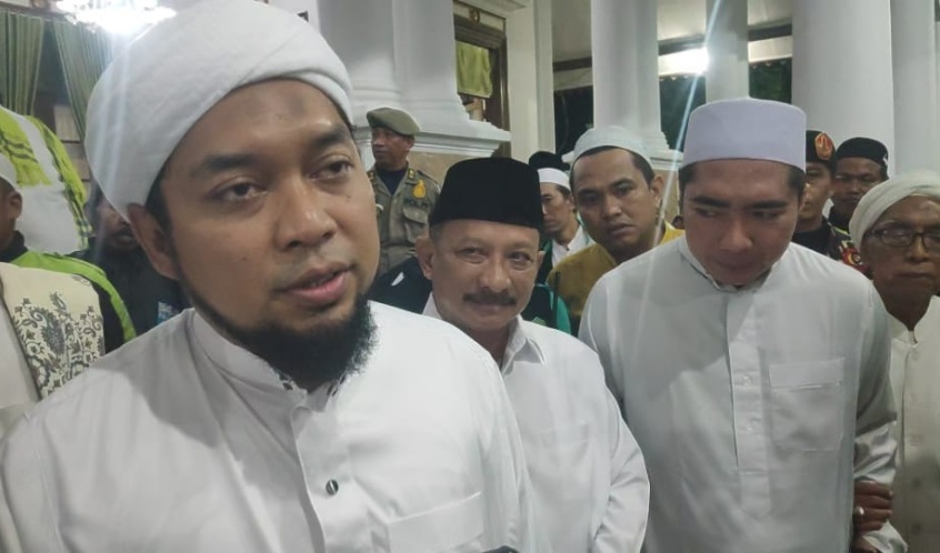 KHARISMATIK : Pengasuh Pondok Pesantren Salafiyah Syafi