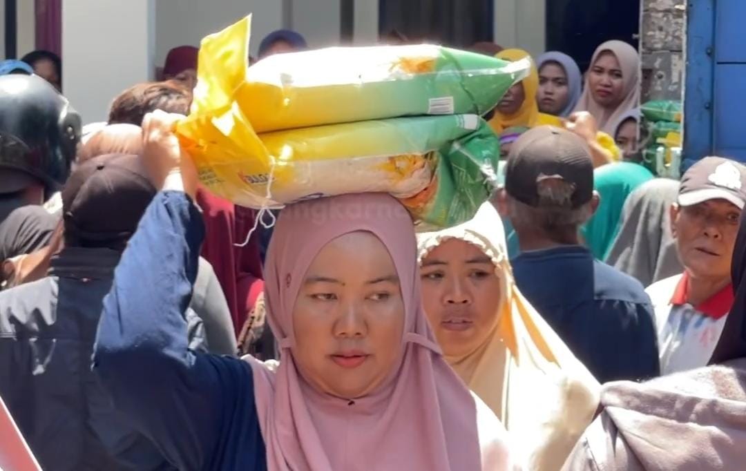 RadarSitubondo.id - Pemkab Situbondo terus menggelar operasi pasar murah sejak akhir Februari lalu.  Pasar murah digelar di masing-masing kecamatan di Situbondo secara bertahap sampai dengan 8 Maret