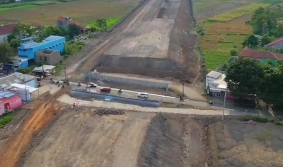 Pengerjaan proyek tol Probowangi
