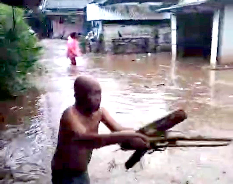 Lingkungan Kampung Baru, Kelurahan Bulusan, Kalipuro, Banyuwangi jadi langganan banjir saat musim hujan.