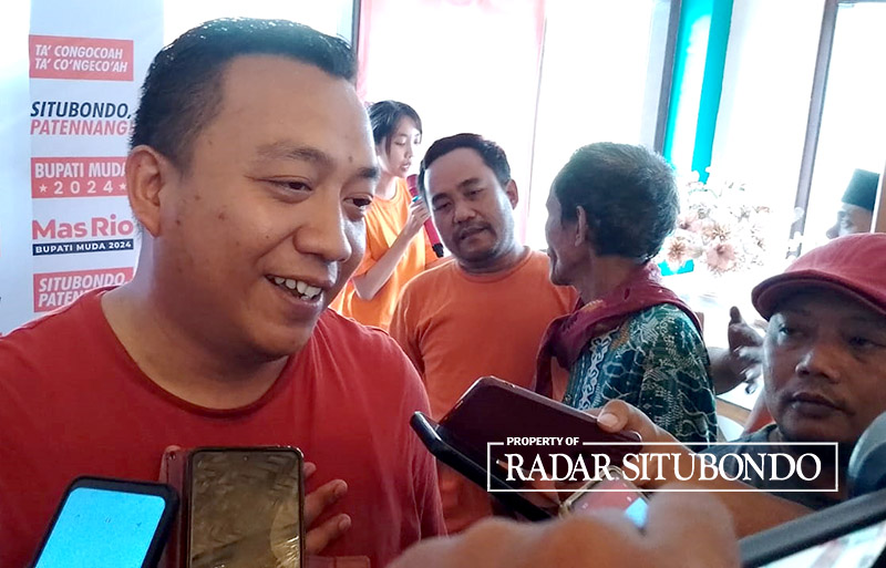 ANTUSIAS: Mas Rio menyampaikan keinginannya untuk maju sebagai cabup pada Pilkada tahun 2024, di rumah makan A&rsquo;joglo Pateh Saleh, Kelurahan Dawuhan, Kecamatan Kota, Min