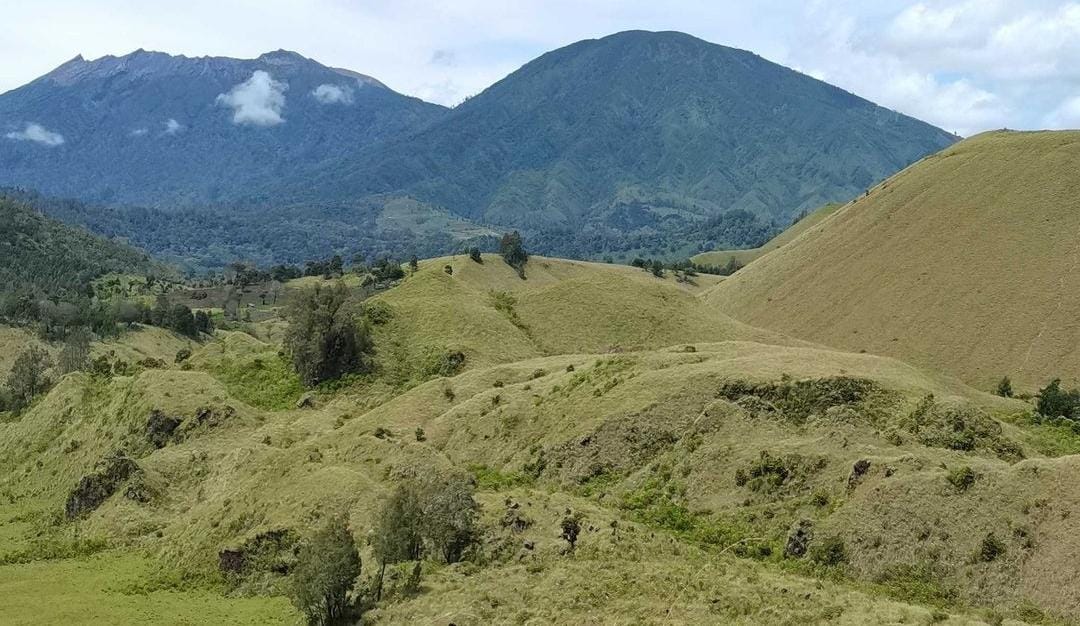 Pemandangan Kawah Wurung di Bondowoso. (ig @dialoogbanyuwangi)