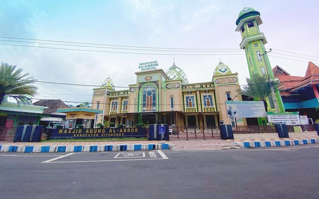 Masjid Al-Abror Situbondo. (Khoirul Rizal/RadarSitubondo.id)