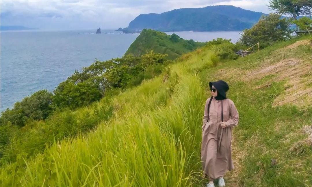 Pantai Payangan Jember. (ig @ivaturrohmah)