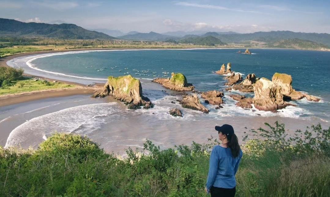 Teluk Love di Pantai Payangan. (ig @adisusanto10)