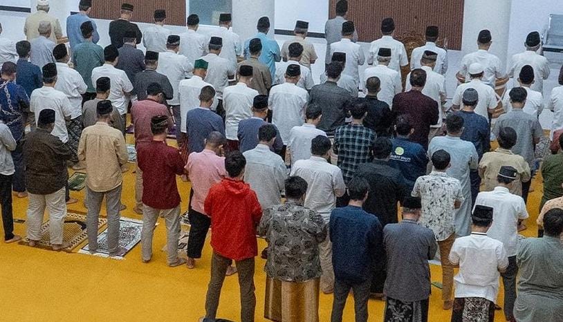 ilustrasi shalat tarawih. (Khoirul Rizal/RadarBanyuwangi.id)