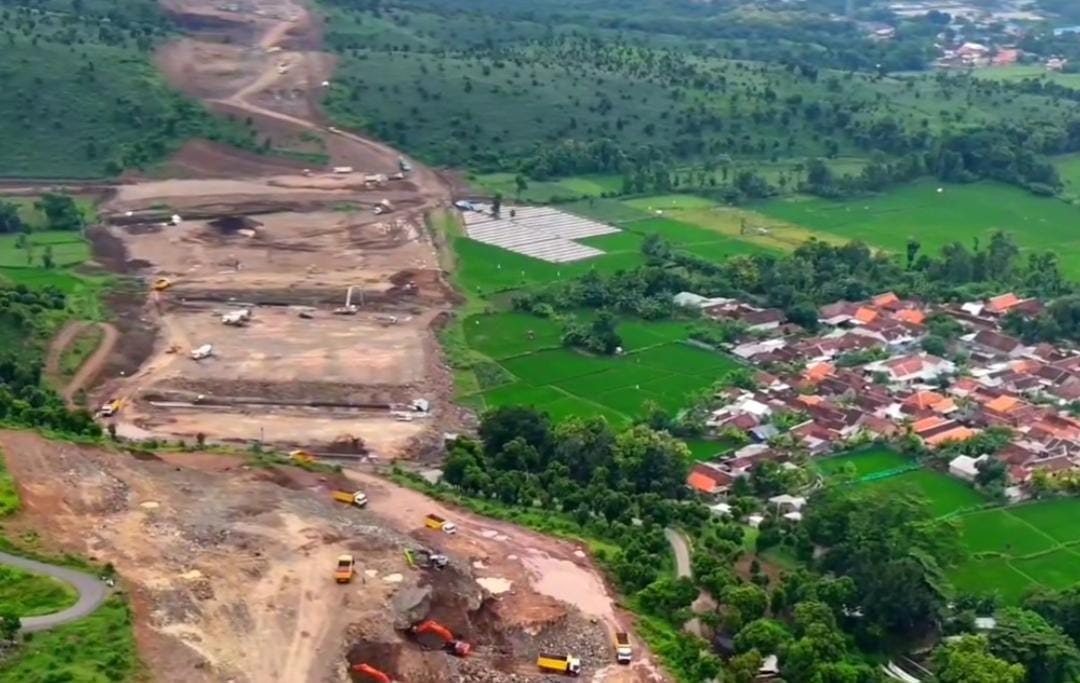 View pembangunan tol Probowangi. (ig @paijoe_diningrat)