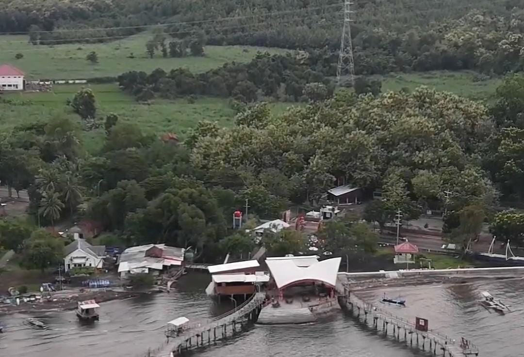 Pemandangan Kampung Kerapu dari atas ketinggian. (ig @ngurahsuryakusuma)