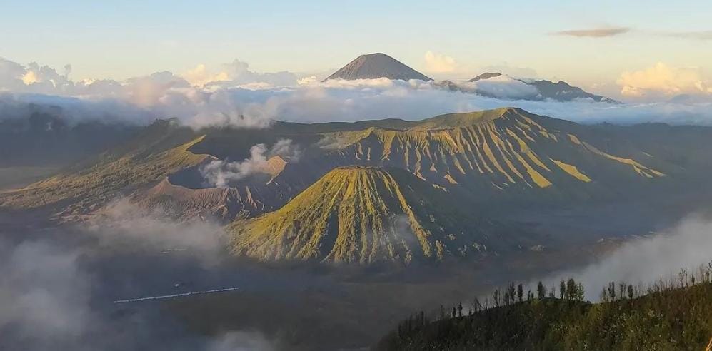 Wisata Gunung Bromo di Probolinggo. (ig @bbtnbromotenggersemeru)