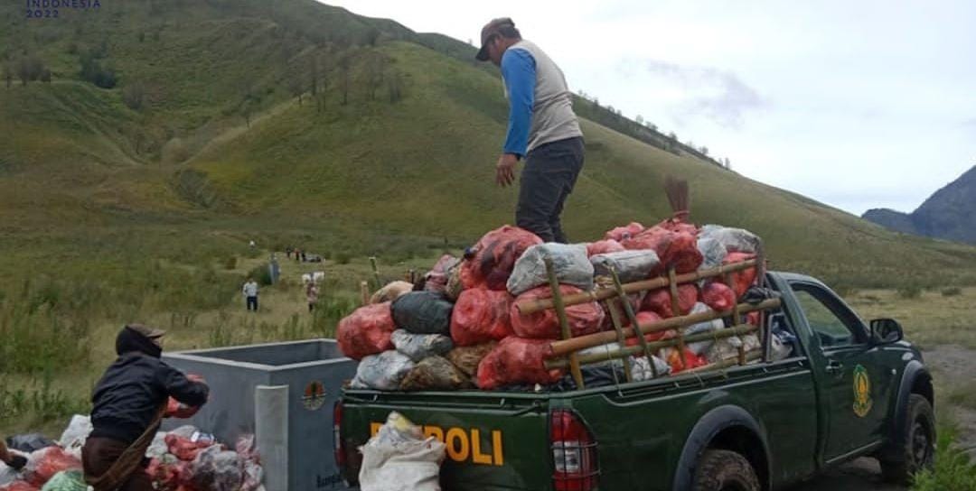 Sampah-sampah di kawasan TN Gunung Bromo. (ig @bbtnbromotenggersemeru)