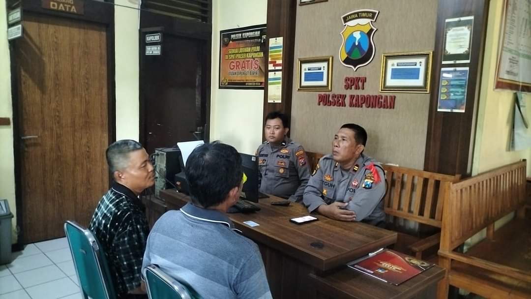 Pengelola dan penjaga toilet di SPBU Kapongan dipanggil polisi. (Khoirul Rizal/RadarSitubondo.id)