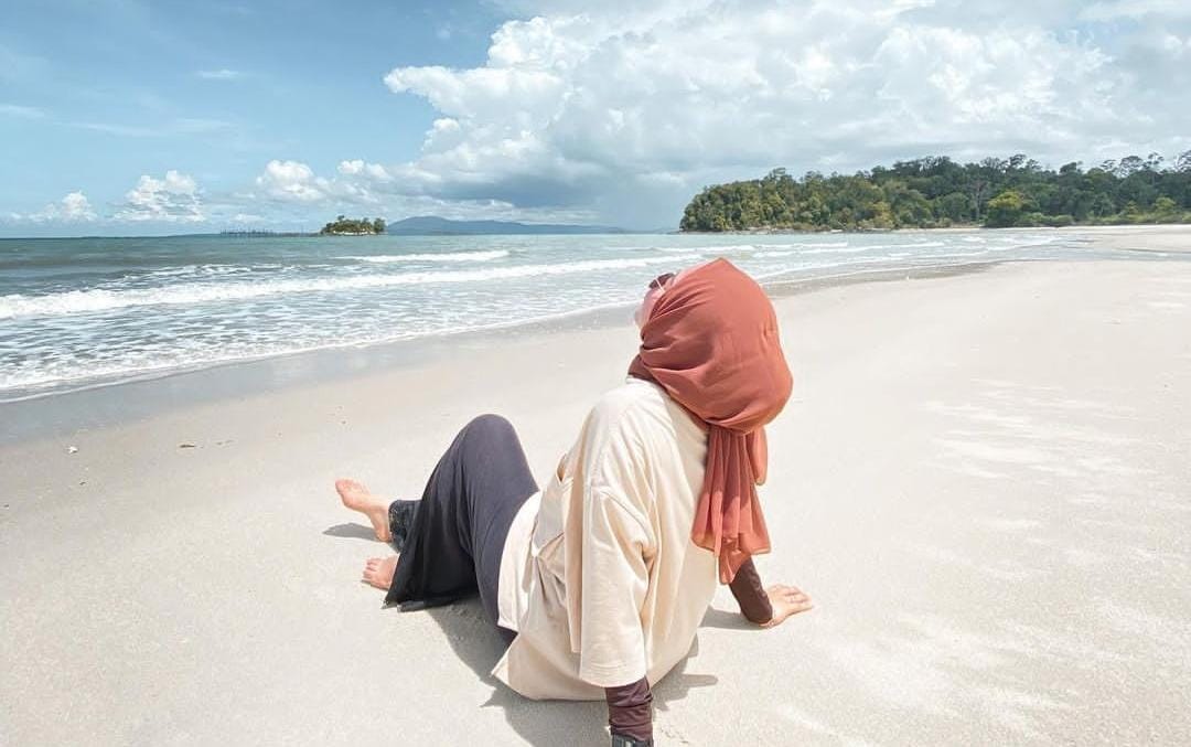 Ilustrasi berjemur di pagi hari. (ig @meissymarcella)